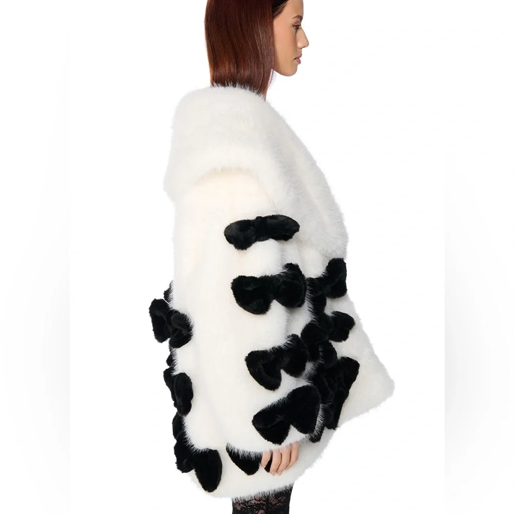 New Akira Bow Core Black and White Faux Fur Coat - Size S/M - Picture 4 of 5